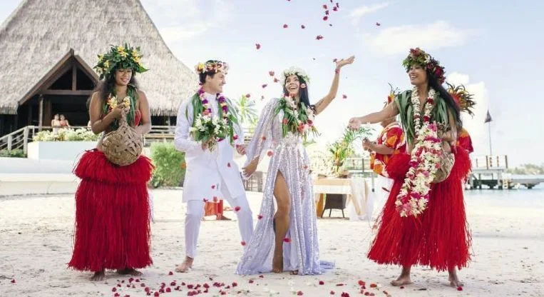 Зірка 'Танців з зірками' Женя Кот зіграв пишне весілля на Таїті - фото 439432