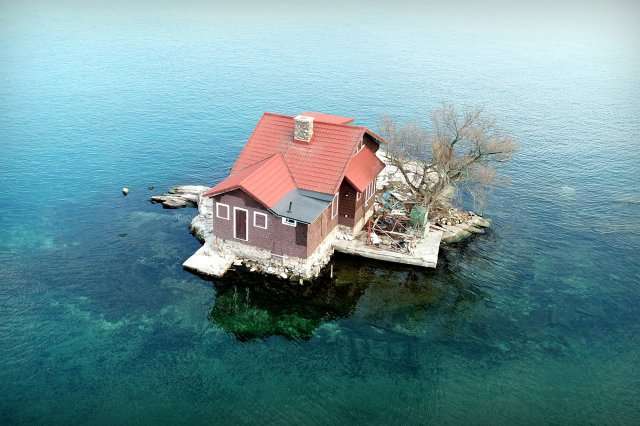 Мрія інтроверта: так виглядає найменш заселений острів у світі - фото 439850