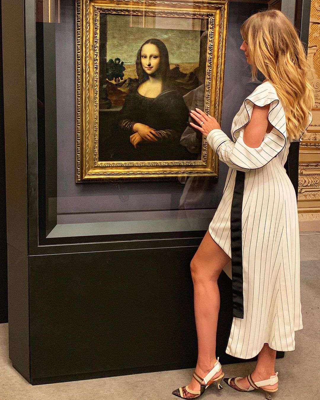 Леся Никитюк устроила себе итальянские каникулы и нашла фейковою Мона Лизу - фото 440135