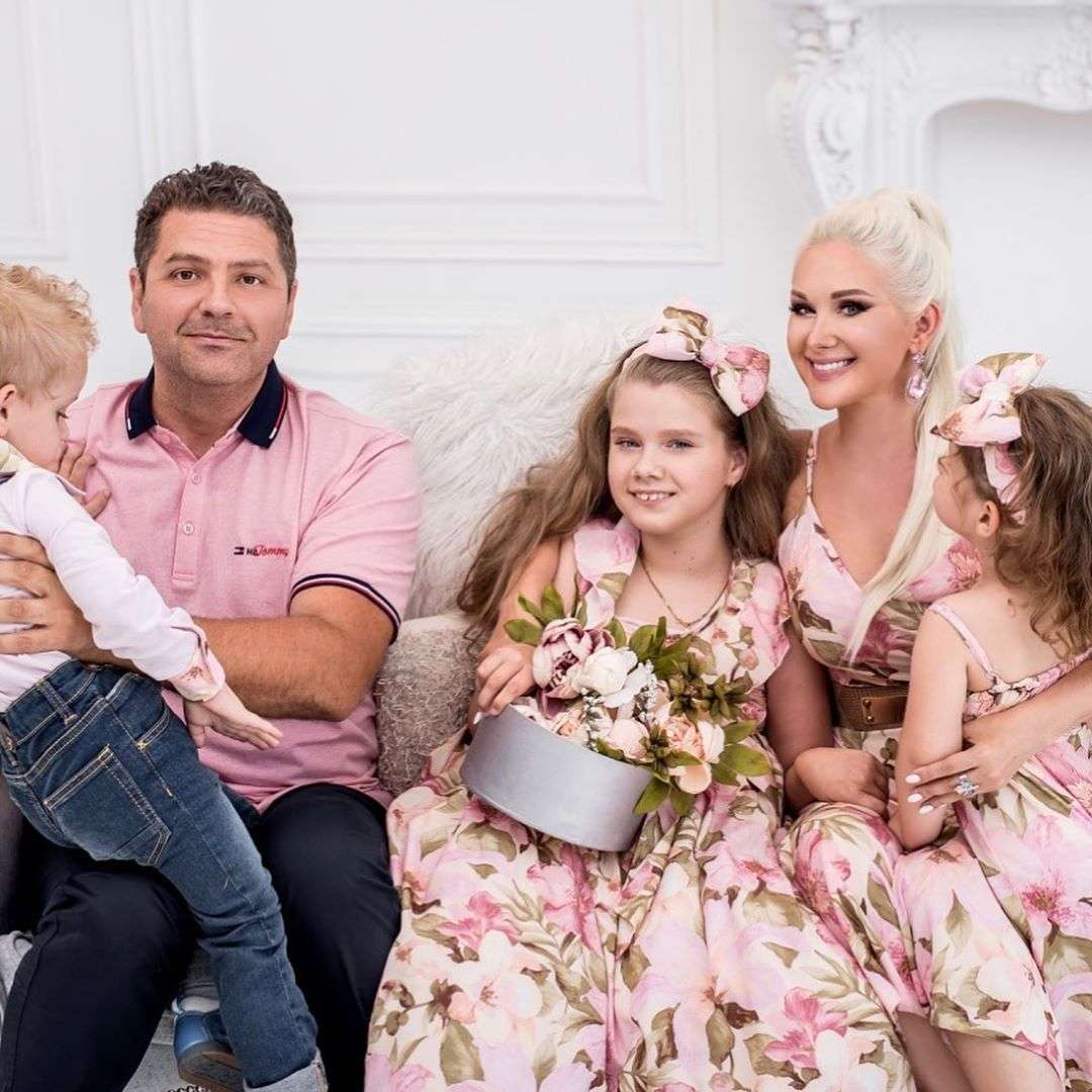 Екатерина Бужинская показала трогательные семейные фото с мужем и детьми - фото 440442