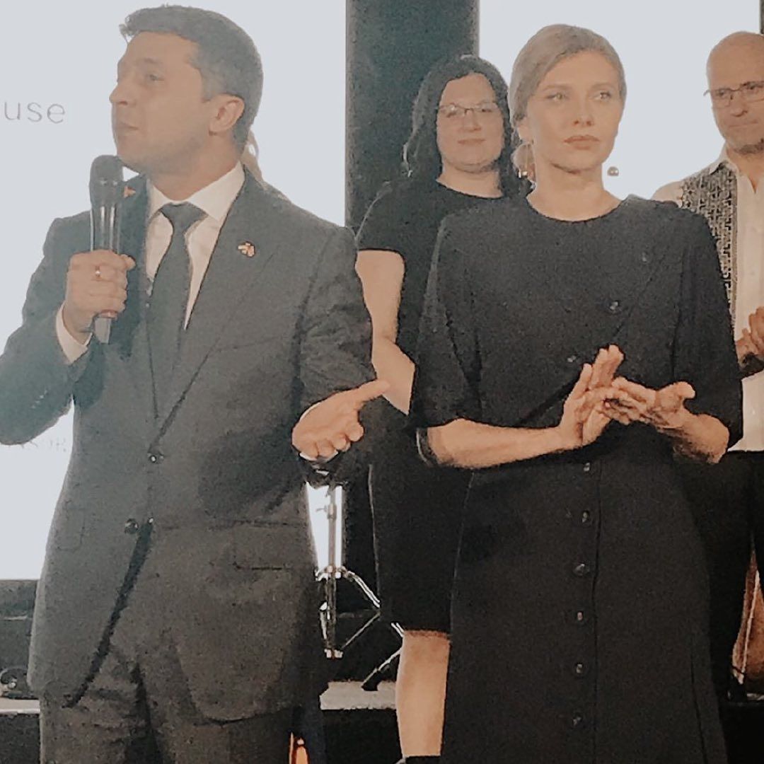 Новий образ Олени Зеленської порівняли з королівським стилем - 440887 Новий образ Олени Зеленської порівняли з королівським стилем - фото 440887