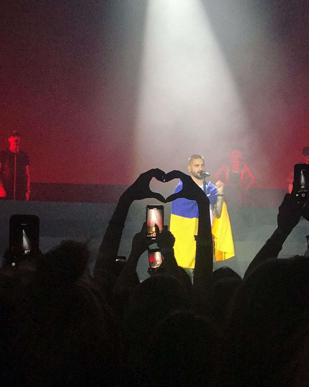 Концерт MALUMA в Киеве не обошелся без интересных сюрпризов от колумбийского секс-символа - фото 441028