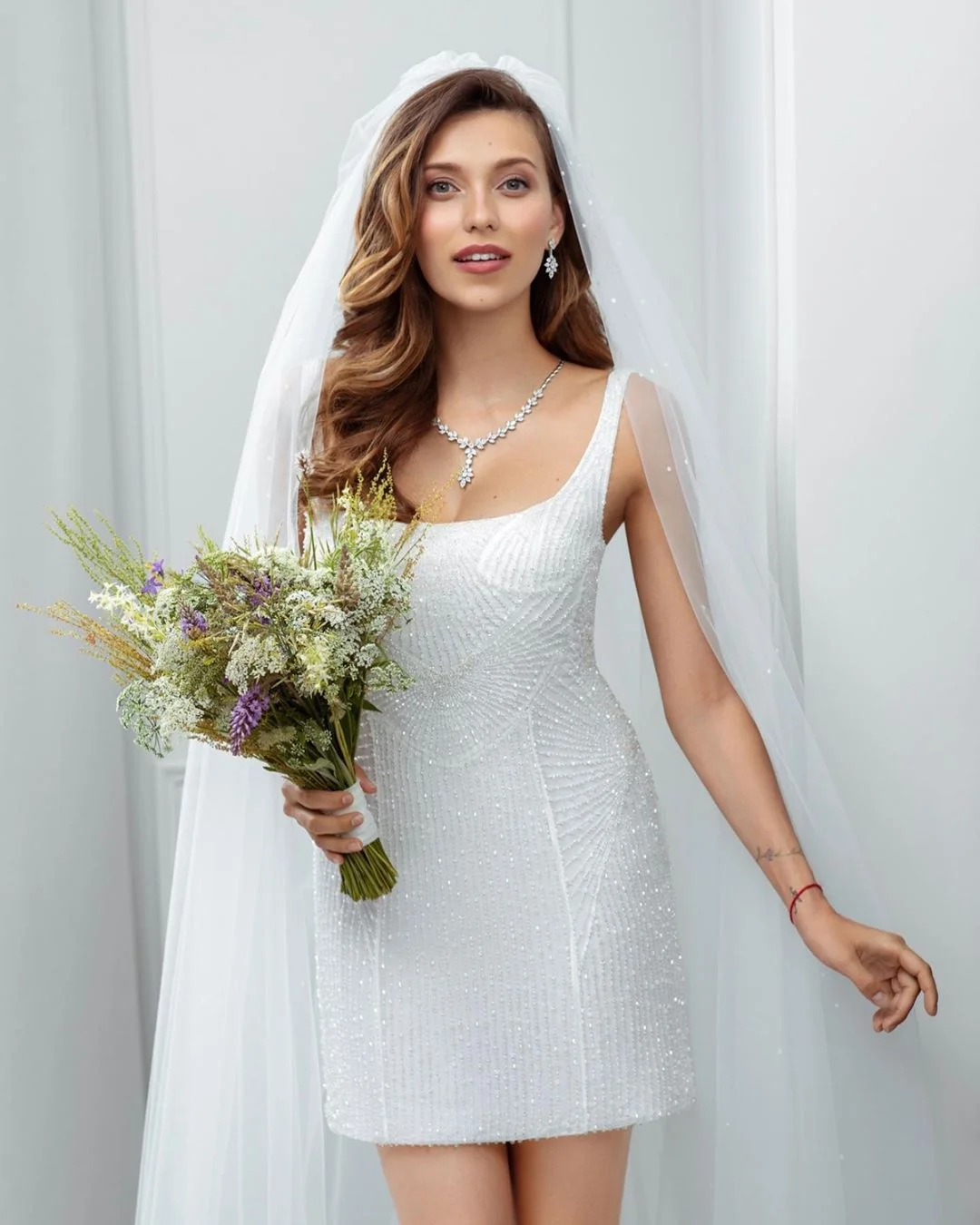 Регіна Тодоренко у весільній сукні прикрасила обкладинку модного глянцю - фото 441059