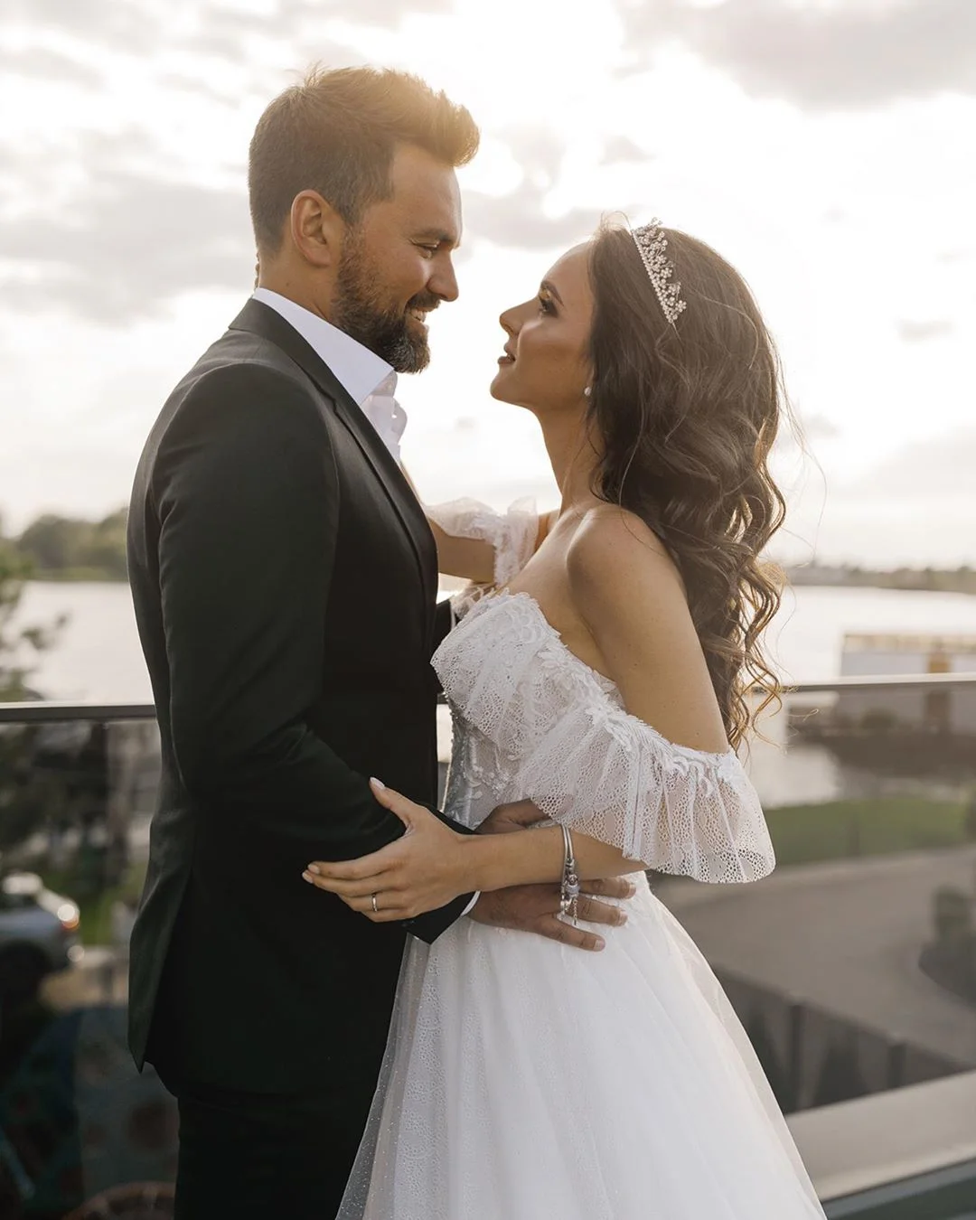 Тимур Мирошниченко с любимой снялись в свадебной фотосессии через два года после женитьбы - фото 441152