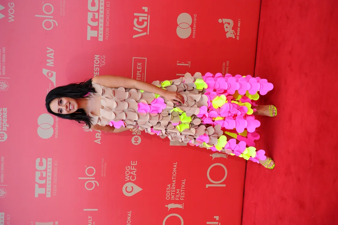 Леся Нікітюк зганьбилася на Одеському кінофестивалі через невдалу сукню - фото 441560