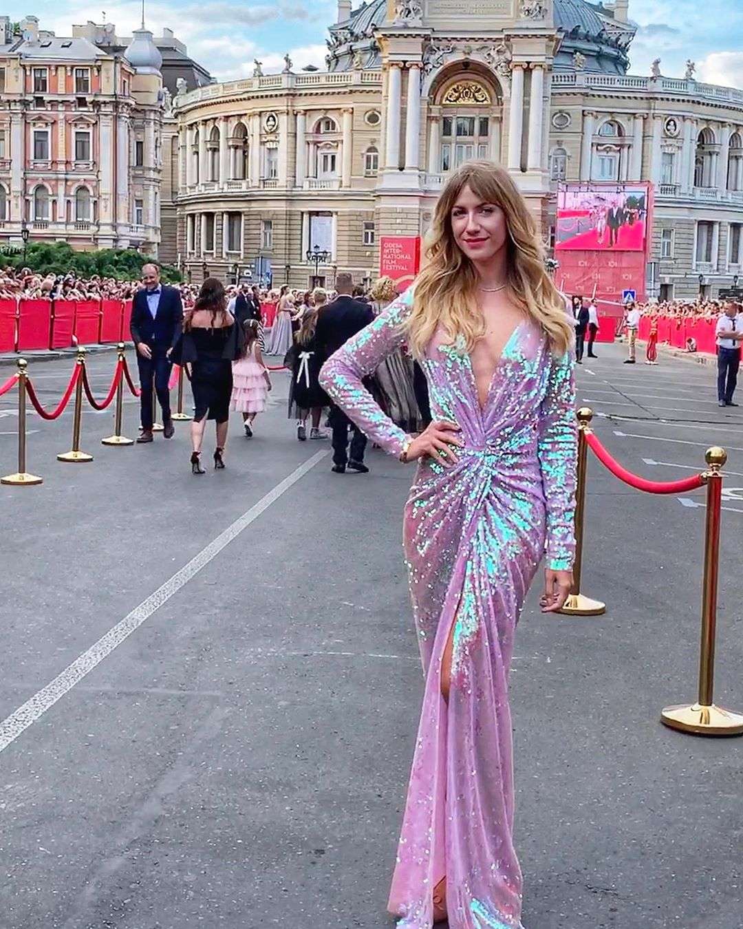 Леся Никитюк опозорилась на Одесском кинофестивале из-за неудачного платья - фото 441564