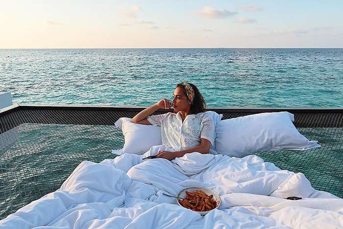 Удивительный отель на Мальдивах предлагает провести ночь под звездами и над водами океана - фото 441926