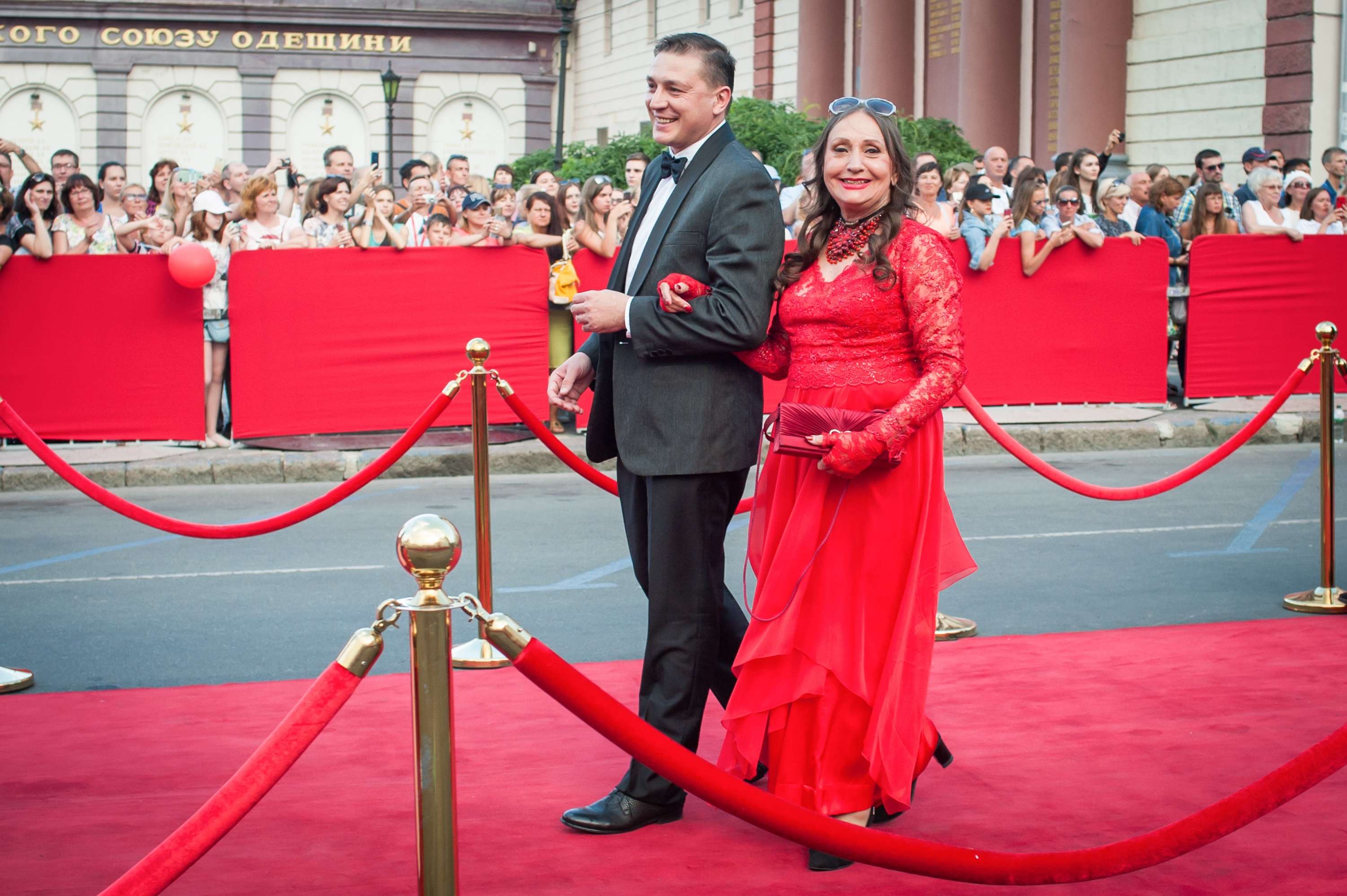 Красная дорожка Одесского кинофестиваля 2019: самые нелепые образы гостей - фото 442026