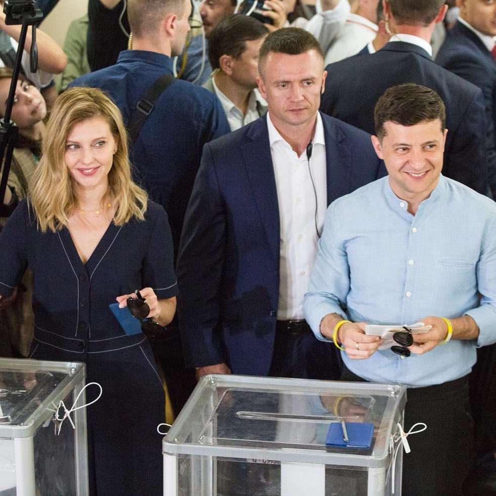 Украинские селебрити похвастались, как голосовали за лучшее будущее - фото 442320