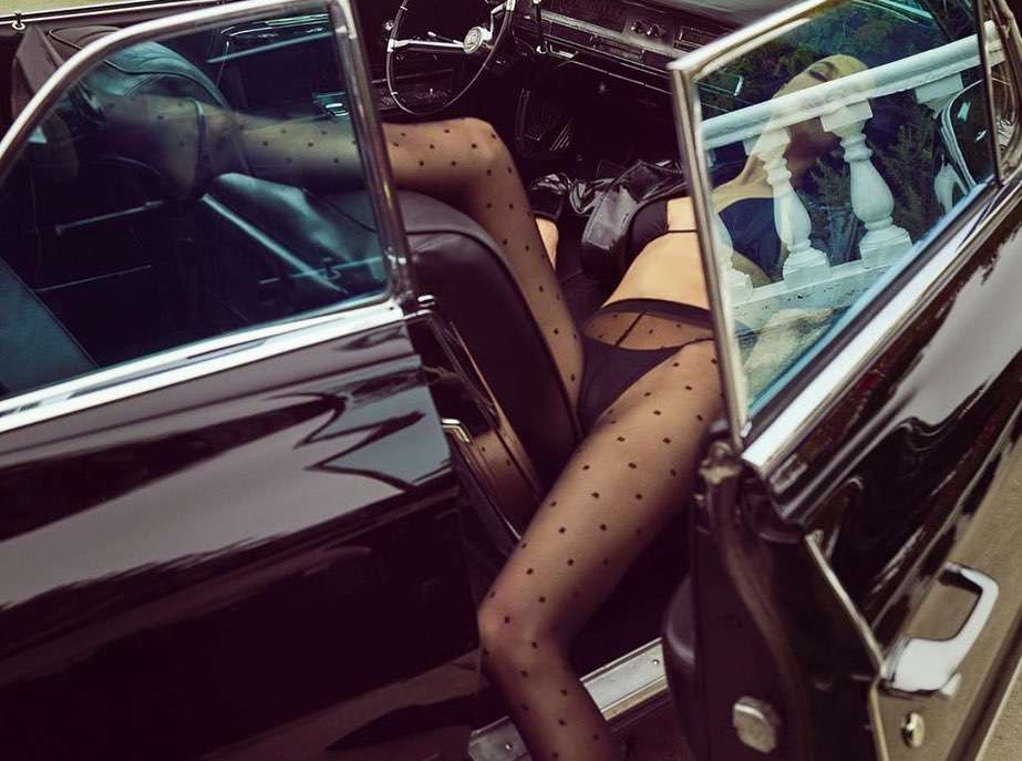 Сексапільні Ірина Шейк та Адріана Ліма вразили фотосесією в стилі БДСМ для журналу Vogue - фото 442400