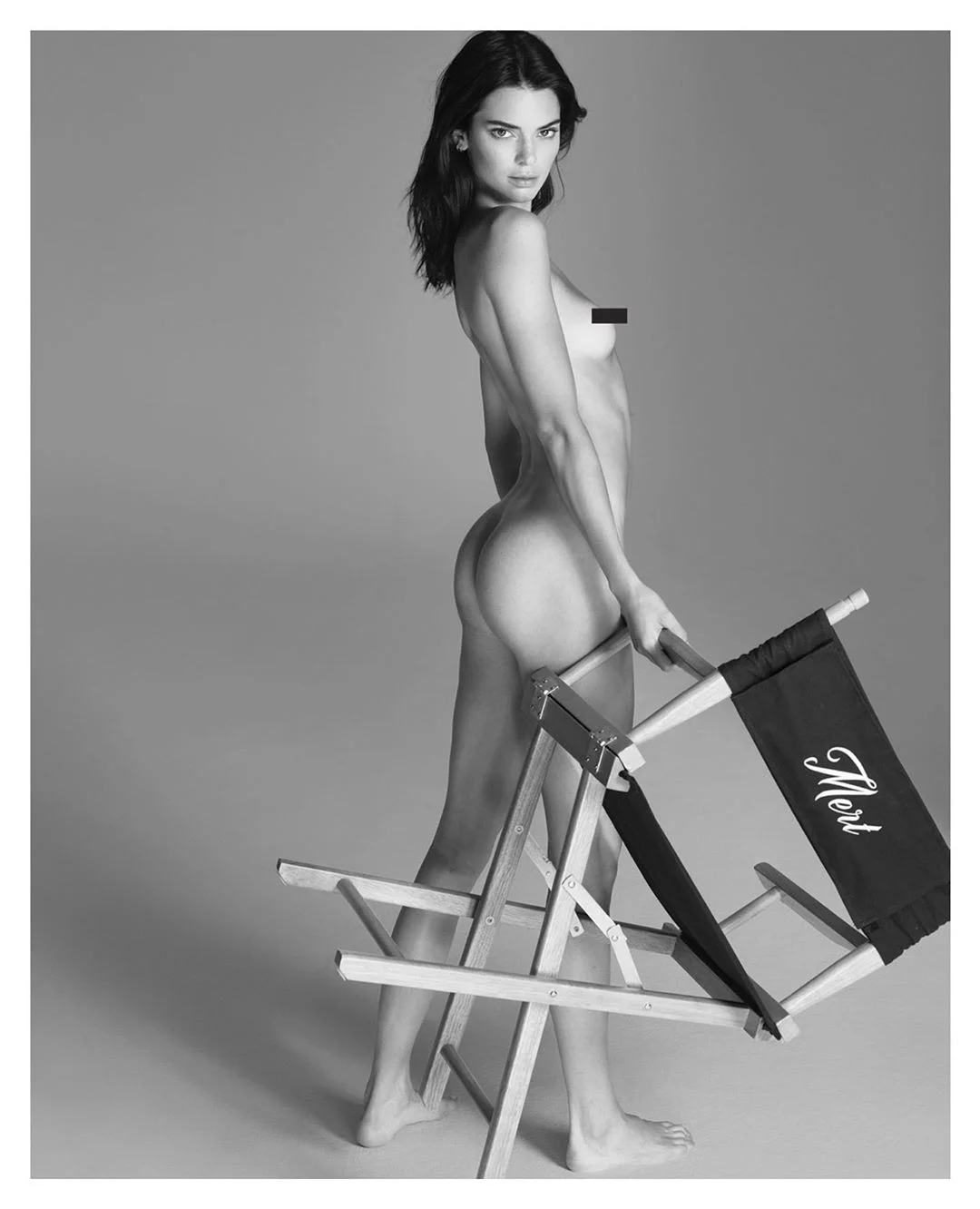 Полностью голая Кендалл Дженнер не постеснялась и показала все свои прелести - фото 442424