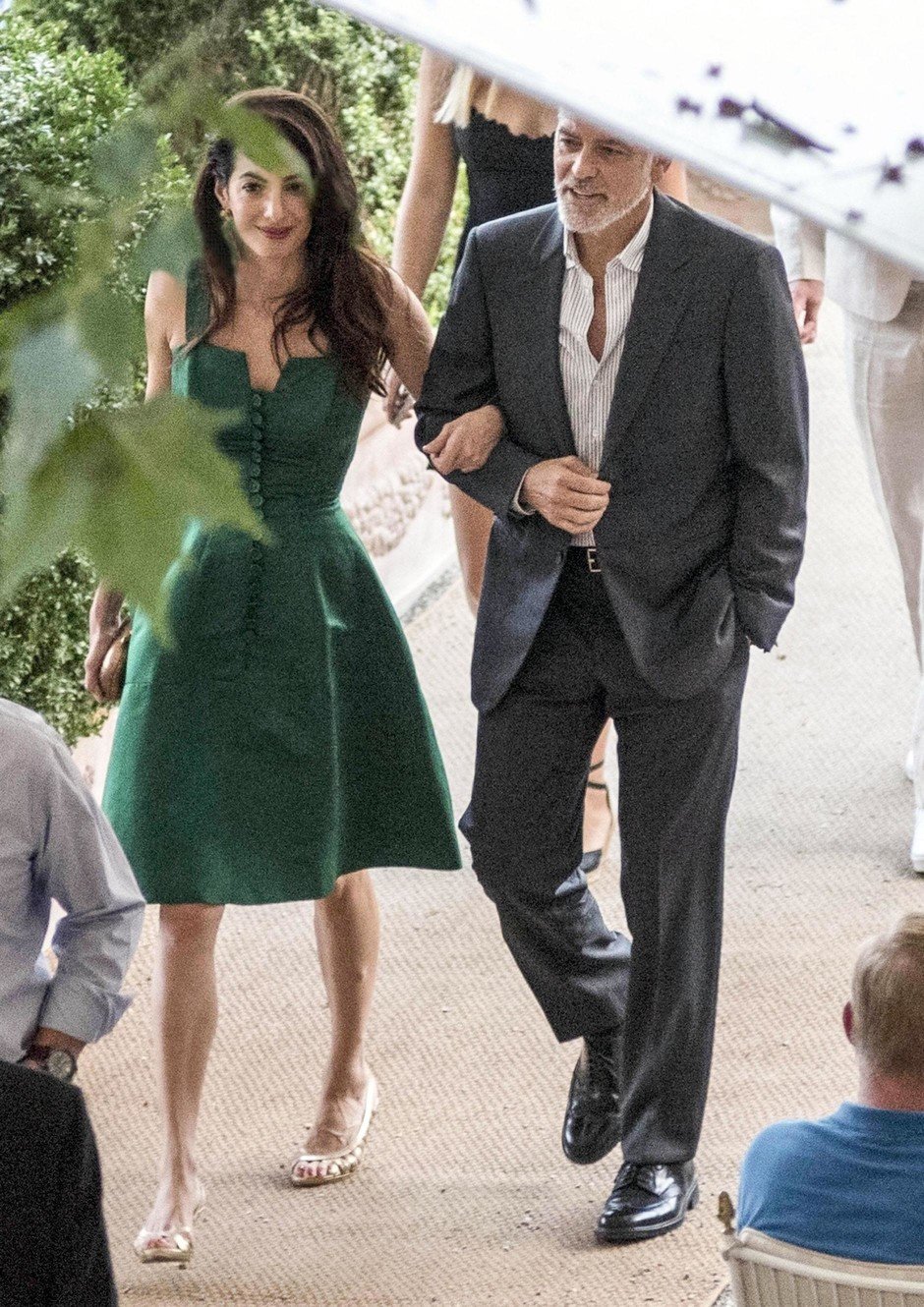 Джорджа и Амаль Клуни застукали на свидании, и они настоящие влюбленные котики - фото 443035