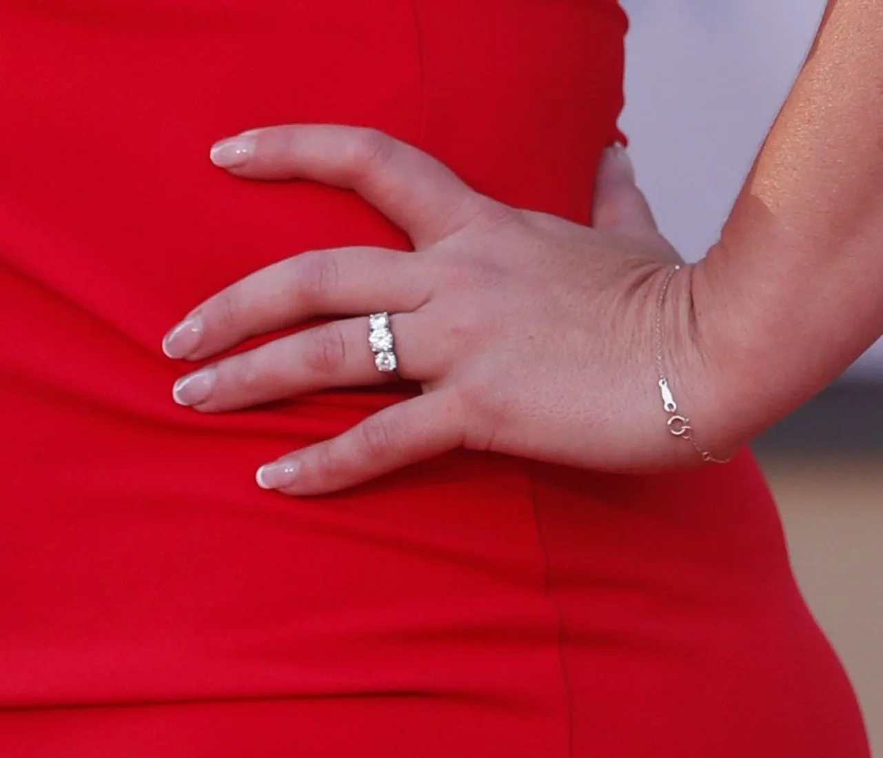 Бритни Спирс выходит замуж, и уже показала свое роскошное обручальное кольцо - фото 443066