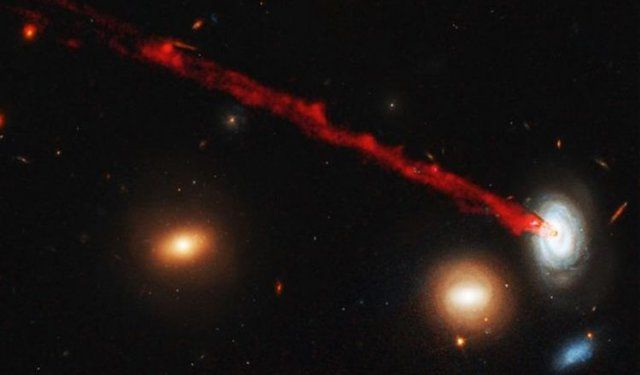 Телескоп Hubble сфотографував, як виглядає вмираюча галактика - 443271 Телескоп Hubble сфотографував, як виглядає вмираюча галактика - фото 443271