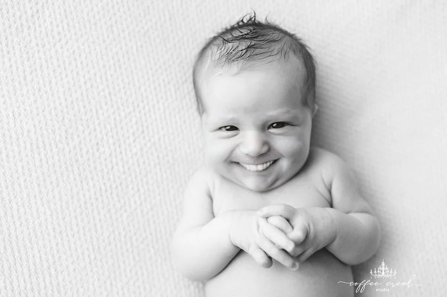 Фотограф добавила милым младенцам улыбку на все 32, и это самое смешное, что вы видели - фото 443456