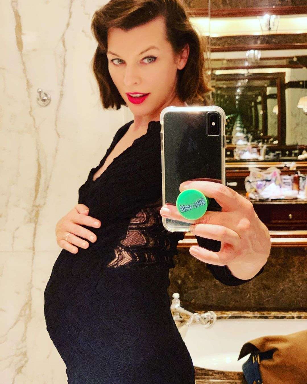 Мілла Йовович втретє вагітна - фото 444746