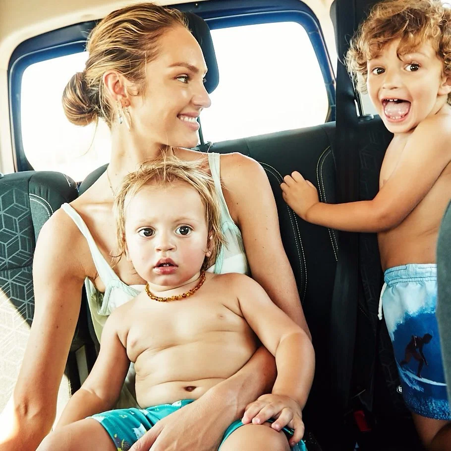 Сексі-мама Кендіс Свейнпол поділилася сімейними фото з дітьми, які помітно виросли - фото 446662