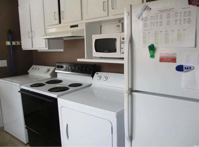 Люди поделились самыми нелепыми интерьерами кухонь, от которых хочется закрыть глаза - фото 446867