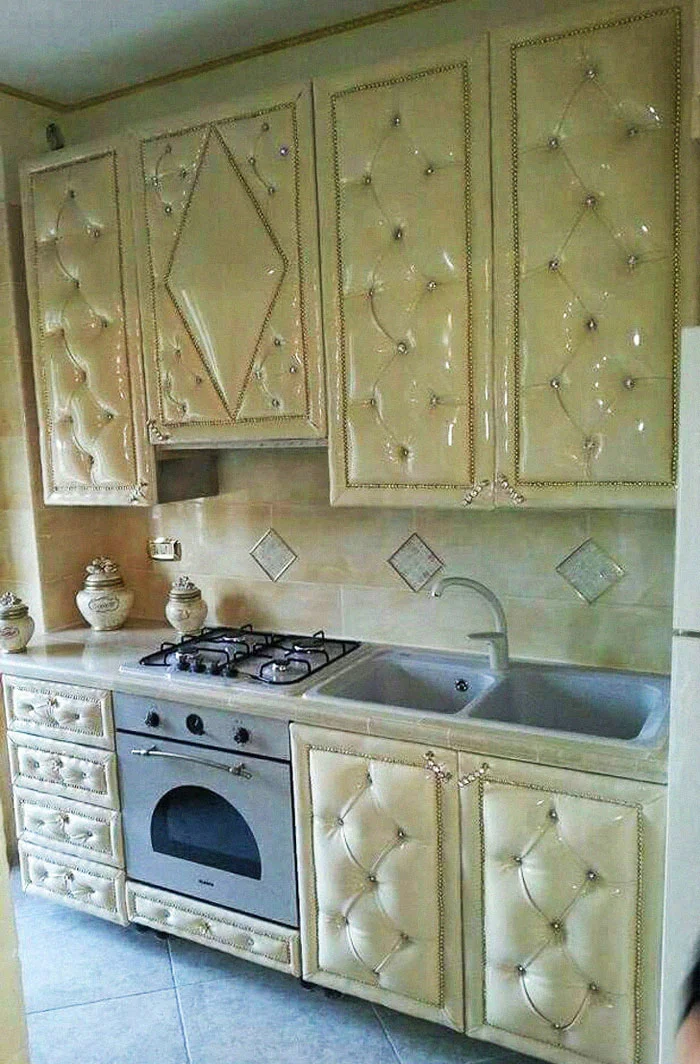 Люди поделились самыми нелепыми интерьерами кухонь, от которых хочется закрыть глаза - фото 446876