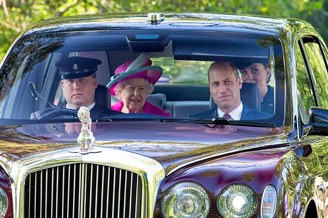 Новий королівський вихід королеви й герцогів Кембриджських доводить: вони - дружня сім'я - фото 447192
