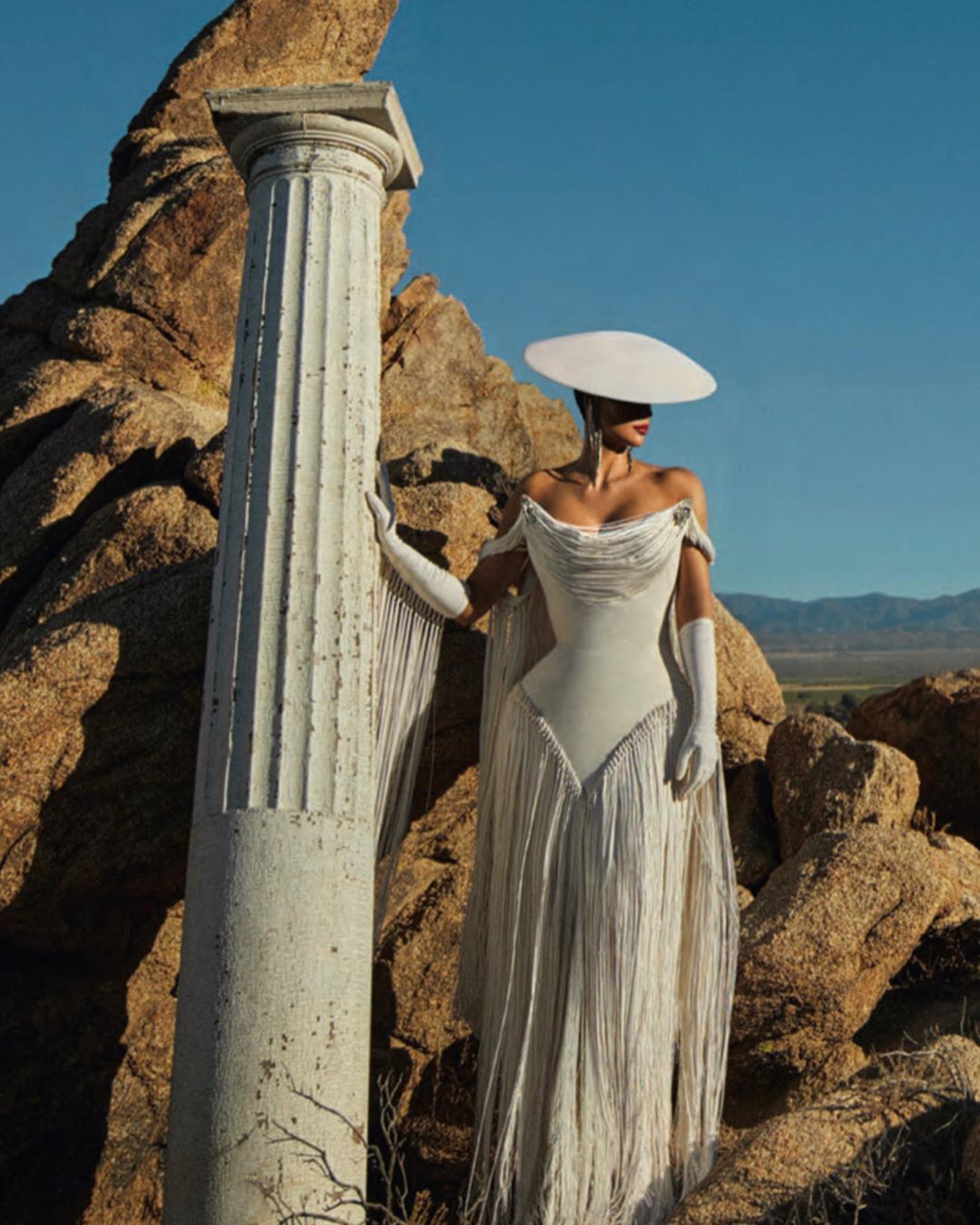 Ким Кардашьян удивила кардинальным перевоплощением для арабского Vogue - фото 447443