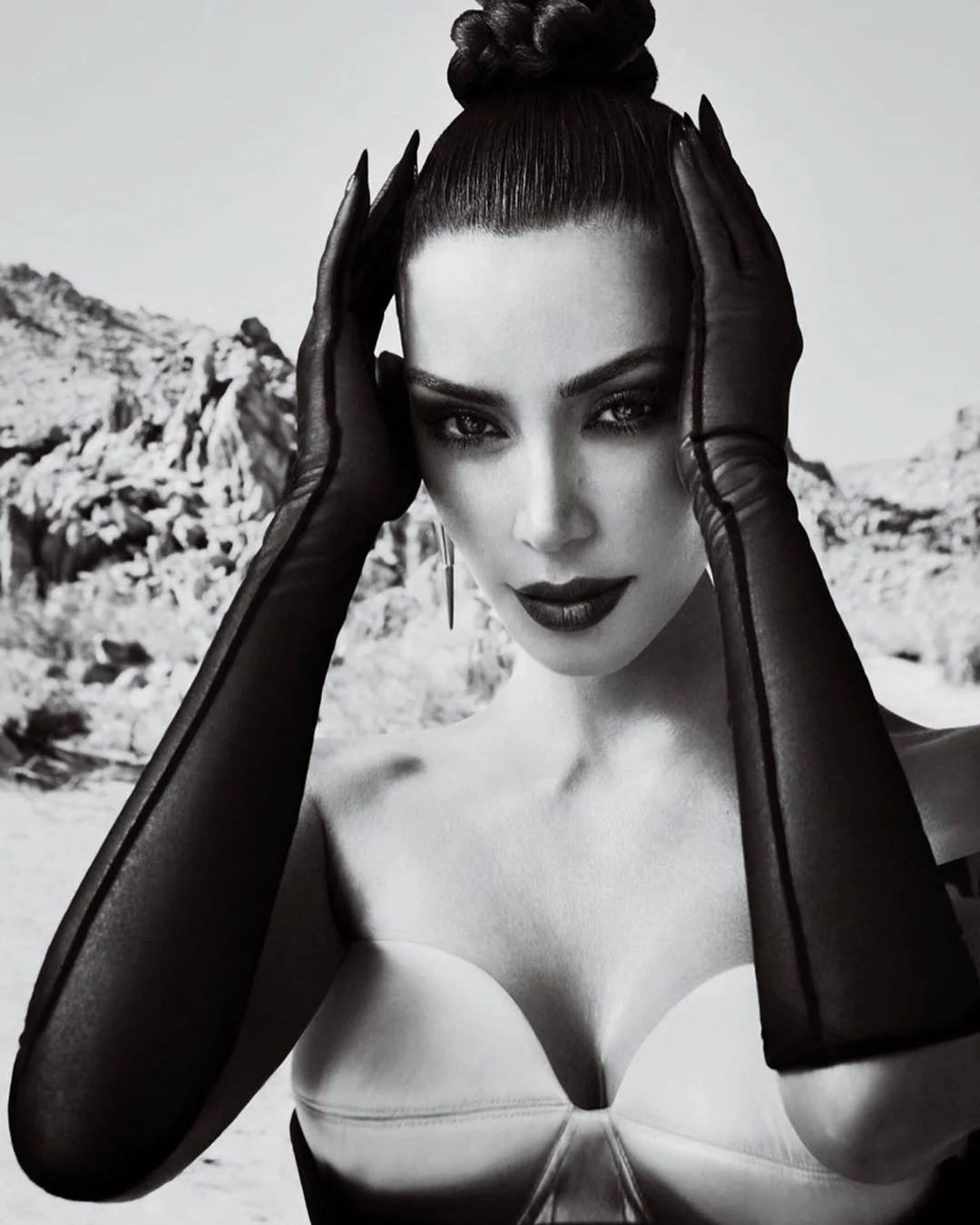 Ким Кардашьян удивила кардинальным перевоплощением для арабского Vogue - фото 447446