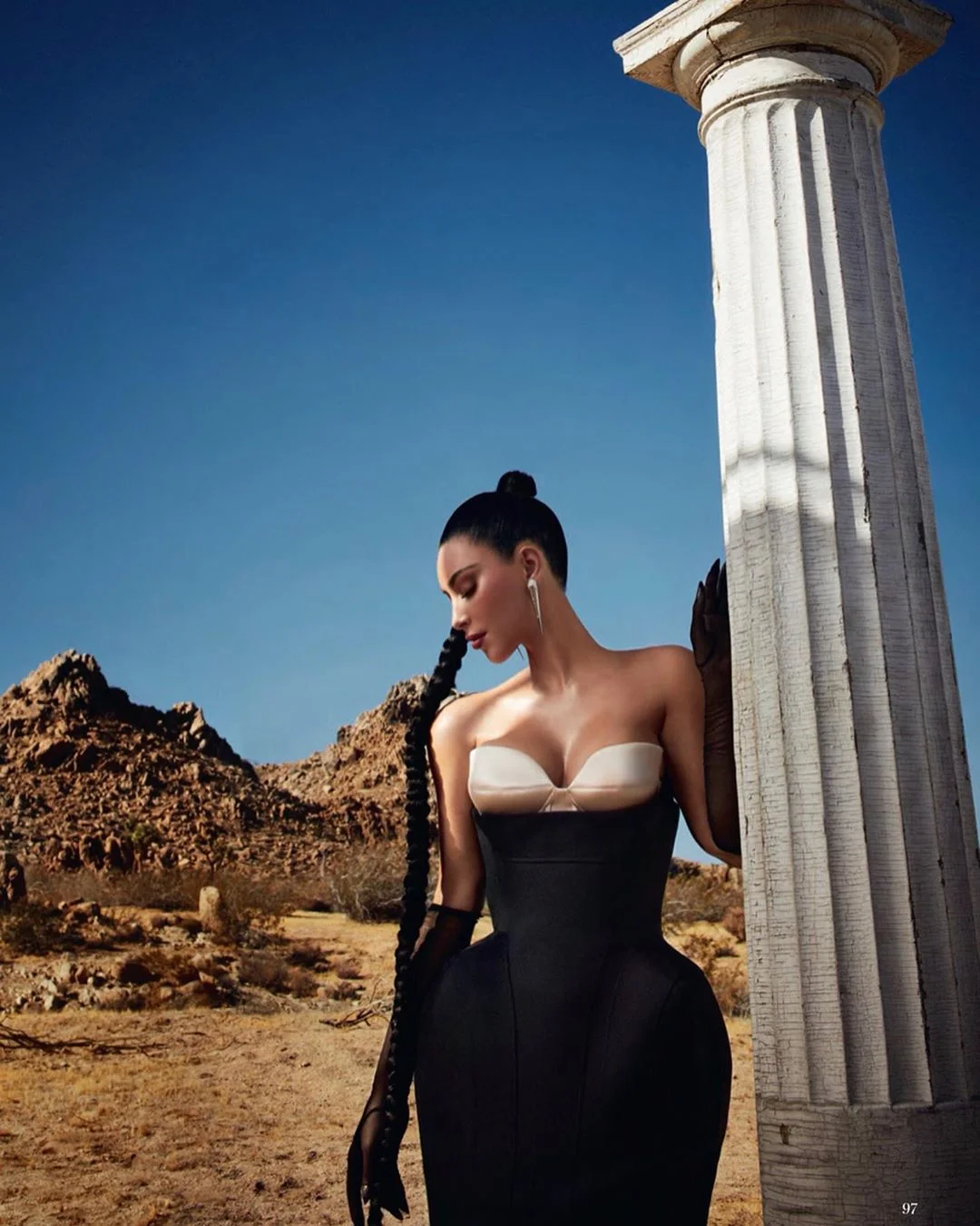 Кім Кардашьян для арабського Vogue - фото 447449