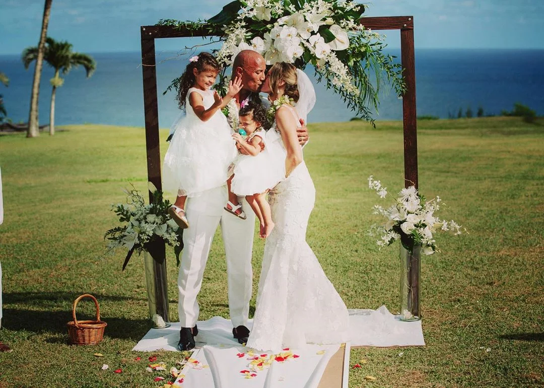Двейн 'Скеля' Джонсон поділився офіційними знімками зі свого весілля та медового місяця - фото 447475