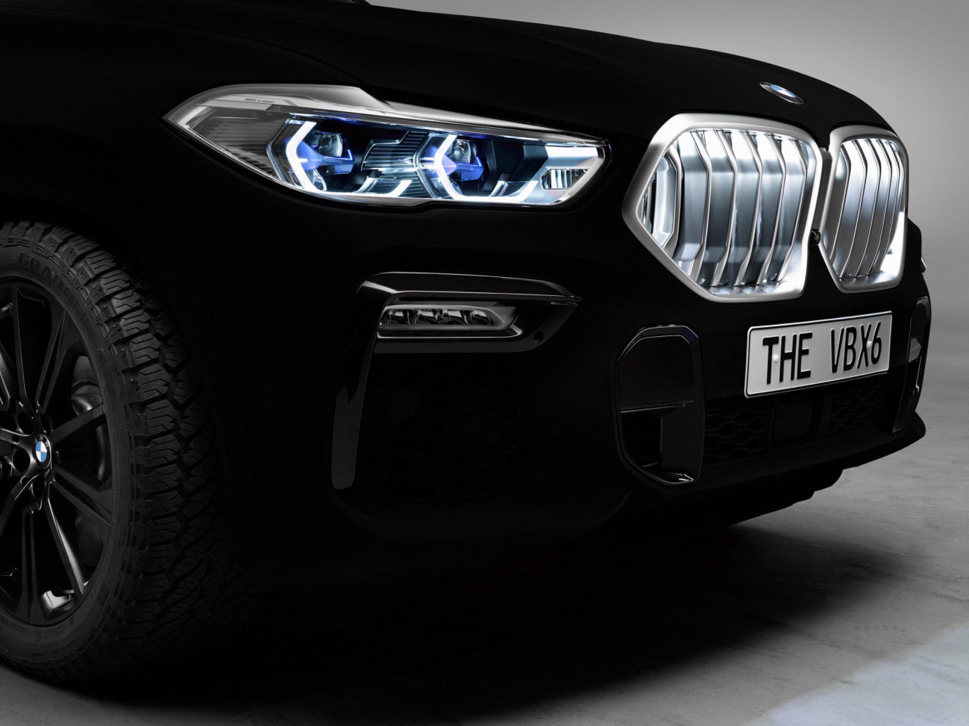 BMW випустив найчорнішу машину в світі, яку важко розгледіти з першого разу - 447723 BMW випустив найчорнішу машину в світі, яку важко розгледіти з першого разу - фото 447723