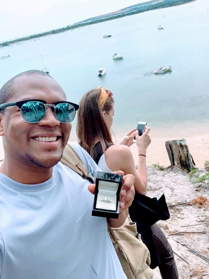 Романтик року: хлопець 20 разів зробив коханій пропозицію, але вона про це не знала - фото 448372