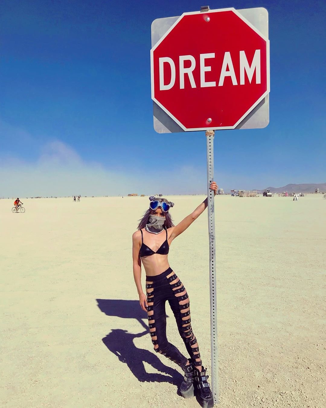 Нереальной красоты скульптуры и голые тела на фестивале Burning Man 2019 - фото 448423