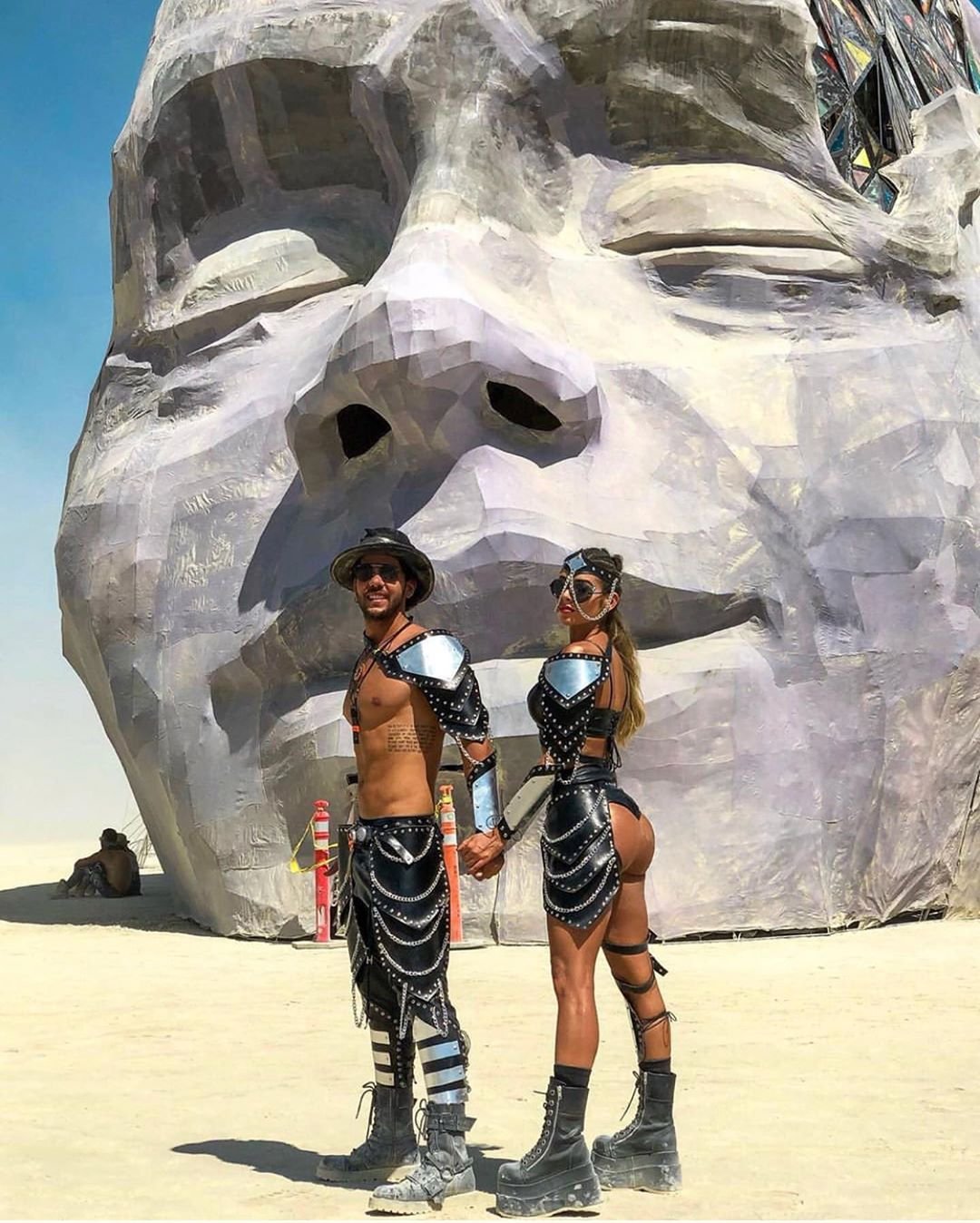 Нереальной красоты скульптуры и голые тела на фестивале Burning Man 2019 - фото 448439