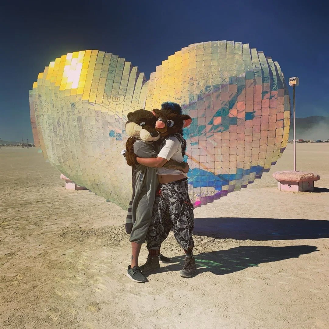 Нереальной красоты скульптуры и голые тела на фестивале Burning Man 2019 - фото 448440