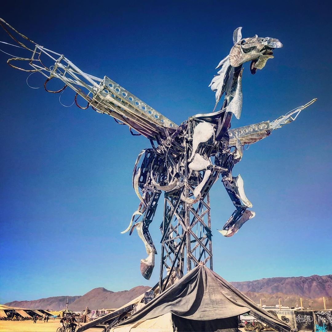 Нереальной красоты скульптуры и голые тела на фестивале Burning Man 2019 - фото 448445