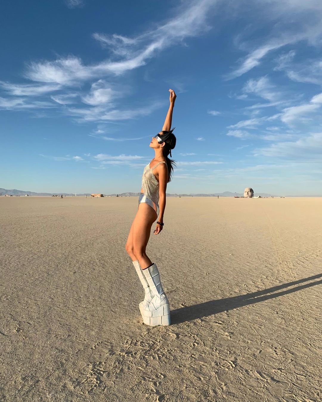 Нереальної краси скульптури та голі тіла на фестивалі Burning Man 2019 - фото 448516
