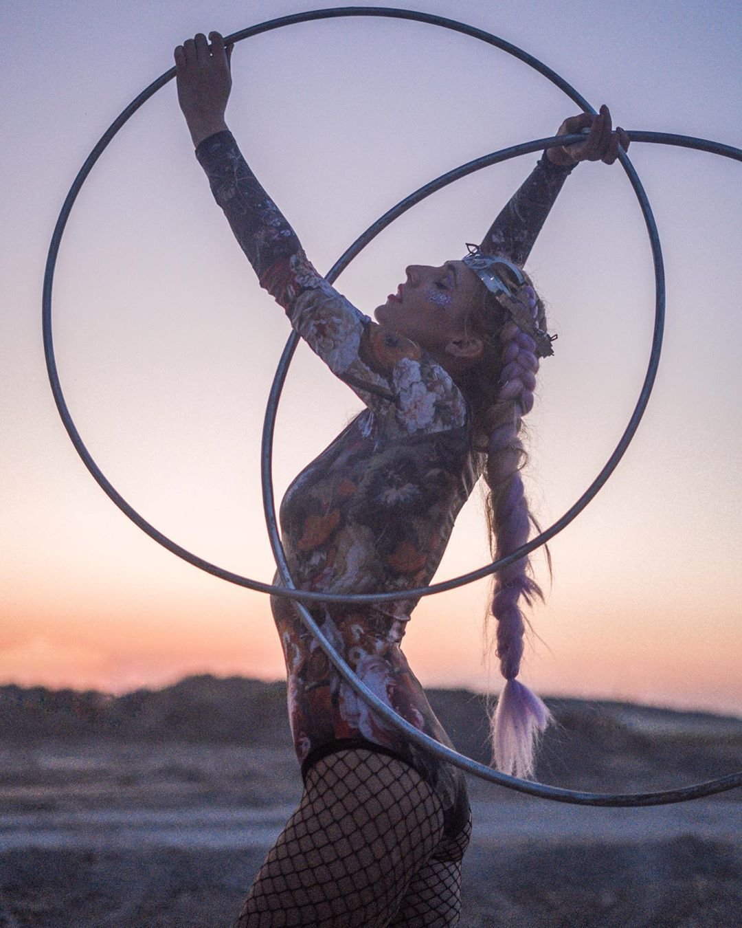 Нереальної краси скульптури та голі тіла на фестивалі Burning Man 2019 - фото 448517