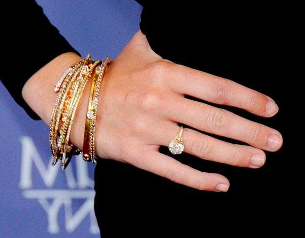 Майли Сайрус до сих пор не вернула бывшему мужу обручальное кольцо за 250 тысяч долларов - фото 448719