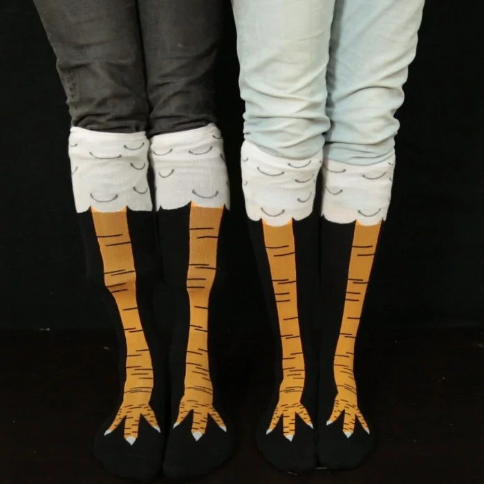 Шкарпетки, які перетворюють ноги в курячі лапки - новинка, від якої люди шаленіють - фото 449219