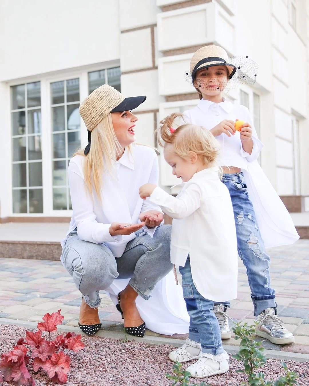 Лилия Ребрик растрогала семейной фотосессией с маленькими дочерьми - фото 449317