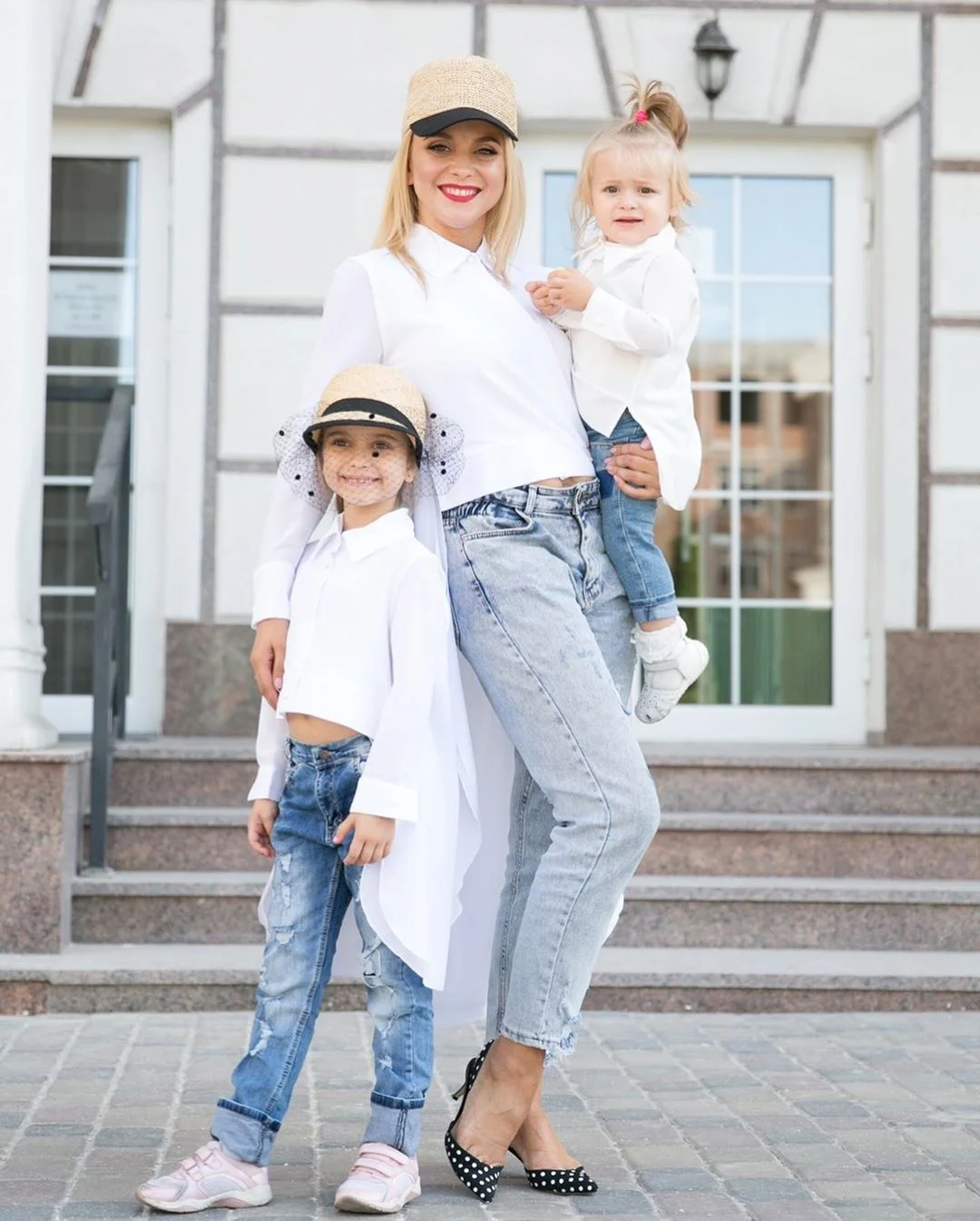 Лилия Ребрик растрогала семейной фотосессией с маленькими дочерьми - фото 449319