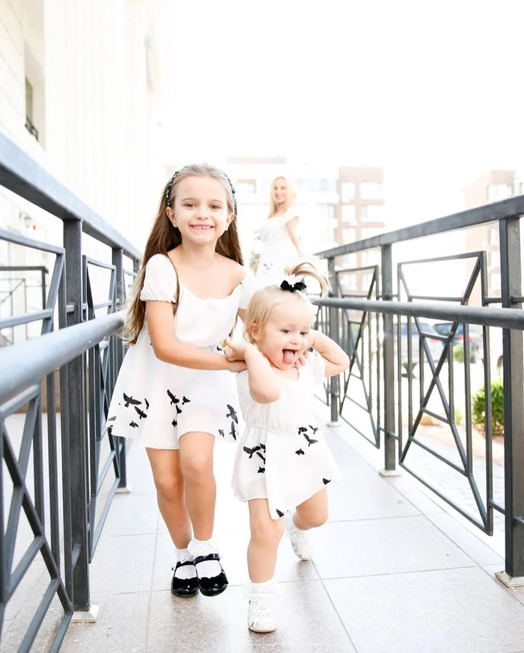 Лилия Ребрик растрогала семейной фотосессией с маленькими дочерьми - фото 449322