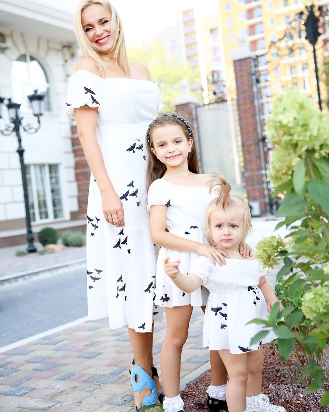 Лилия Ребрик растрогала семейной фотосессией с маленькими дочерьми - фото 449325
