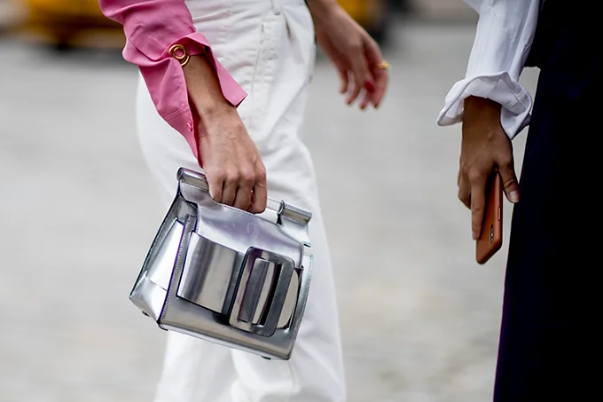 Жінки вразили шикарним вуличним стилем під час Тижня моди в Нью-Йорку - фото 449477