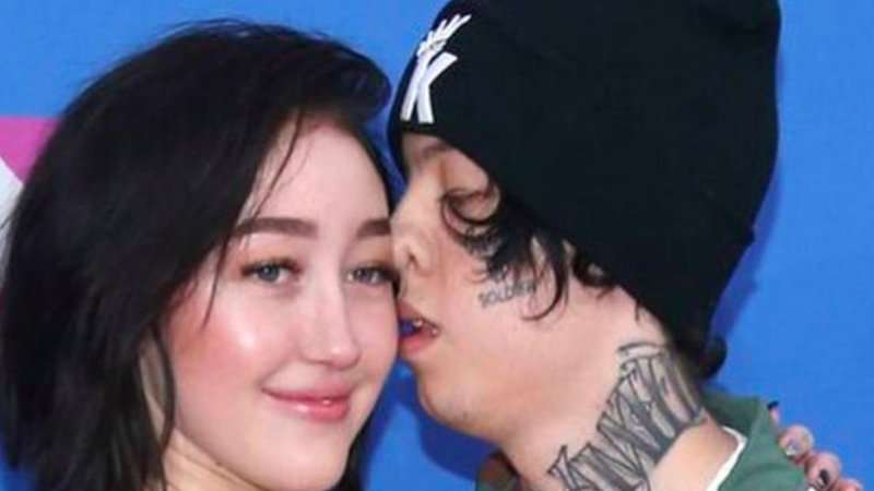 Странные поцелуи Лили-Роуз Депп и Тимоти Шаламе вызвали волну смешных мемов - фото 449524