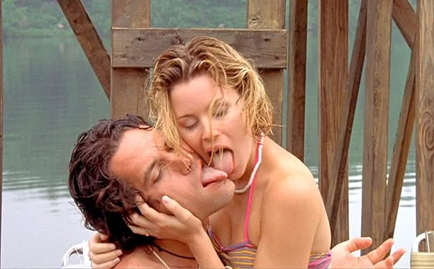 Странные поцелуи Лили-Роуз Депп и Тимоти Шаламе вызвали волну смешных мемов - фото 449526