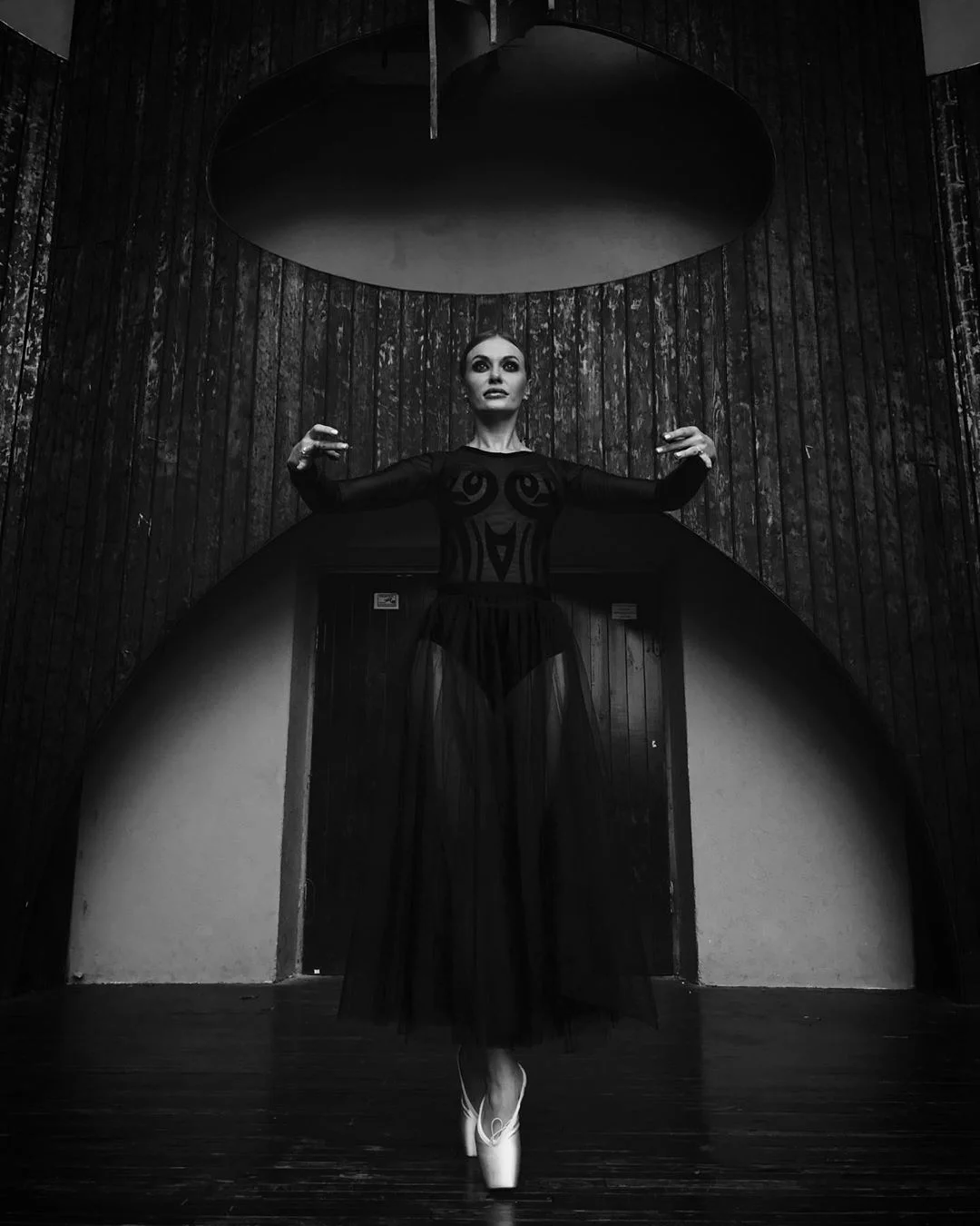 Слава Каминская в образе балерины свела с ума длинными ногами в пуантах - фото 449769