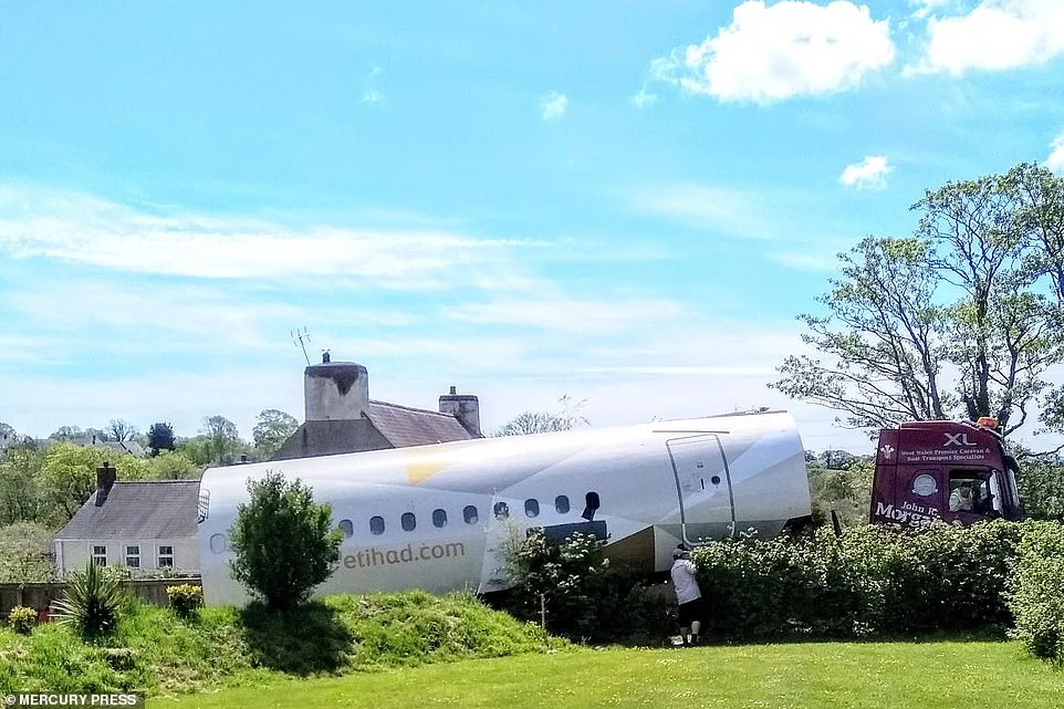 Британец превратил старый самолет на крутой отель - фото 449794