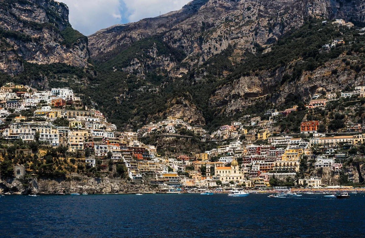 Италия приглашает переехать в живописный город и платит за это 25 000 евро - фото 449882