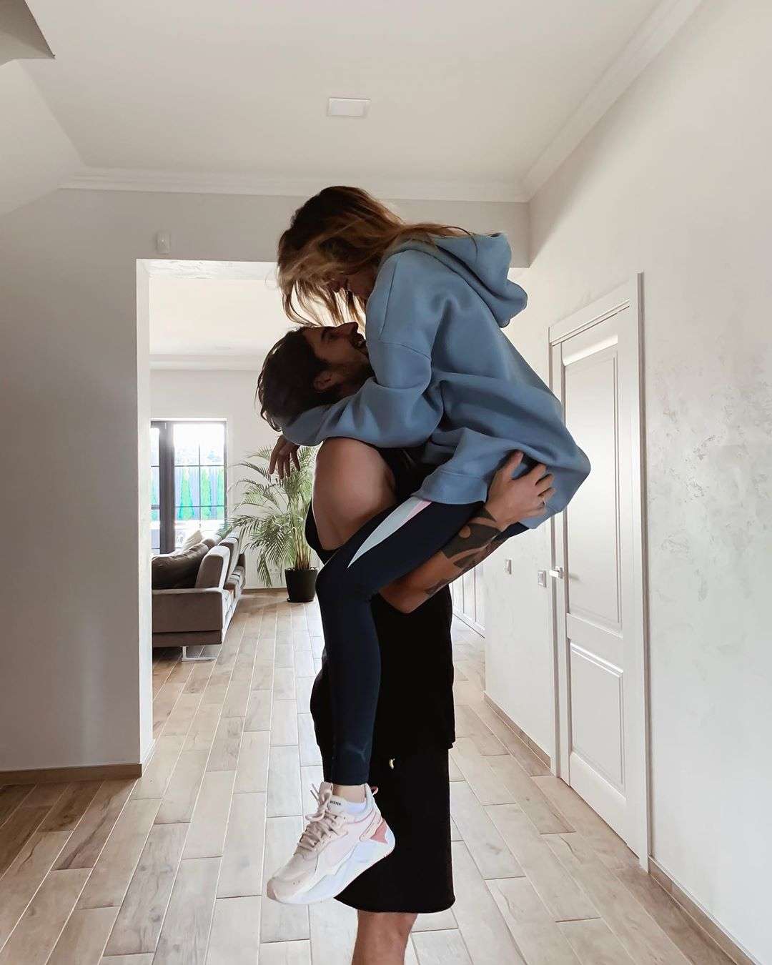 Любовное фото Нади Дорофеевой и Вовы Дантеса растрогало Instagram - фото 450235