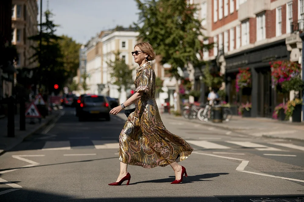 Модное вдохновение: что носят стильные девушки во время Недели моды в Лондоне - фото 450457